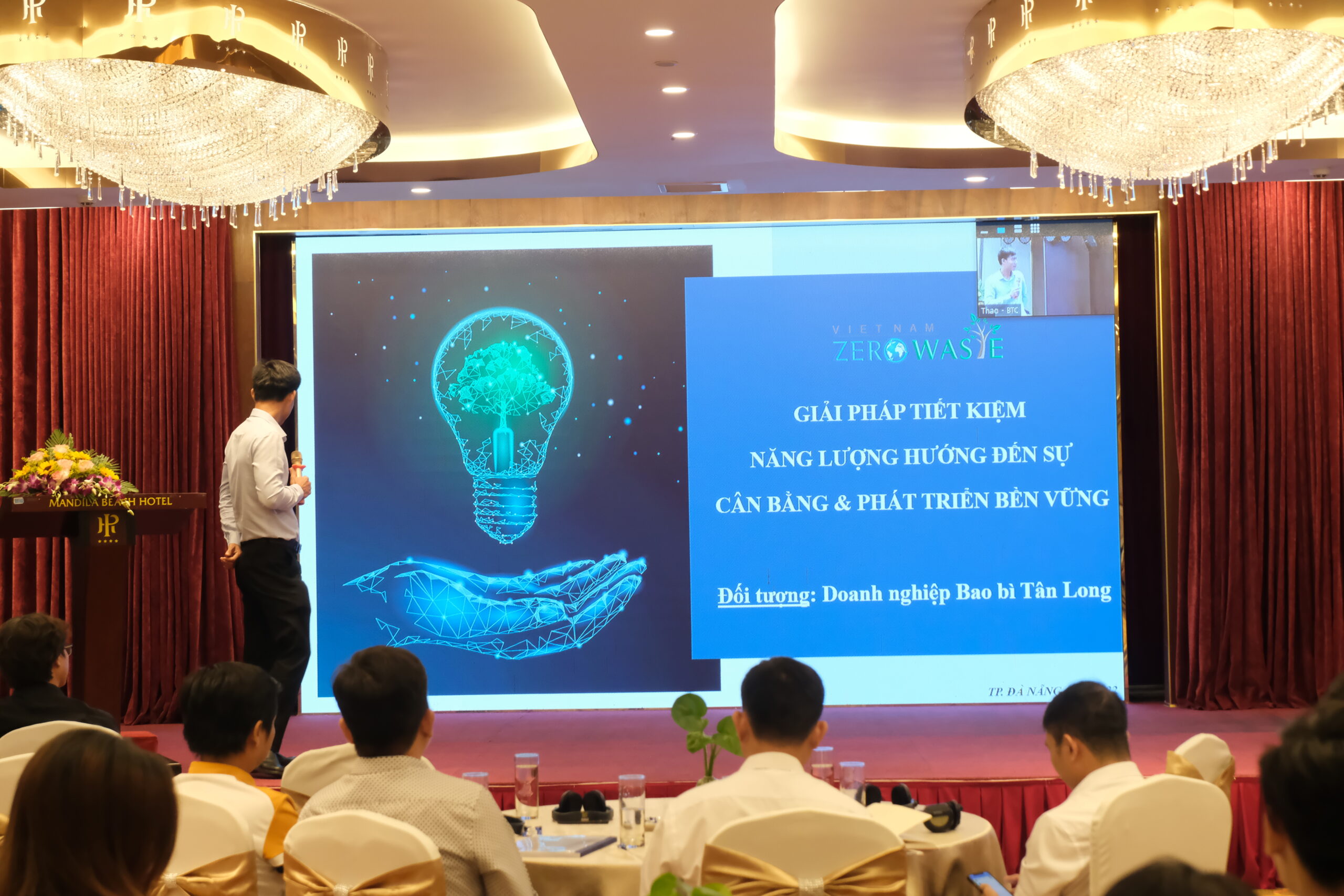 Đại diện Zero Waste trình bày về giải pháp năng lượng