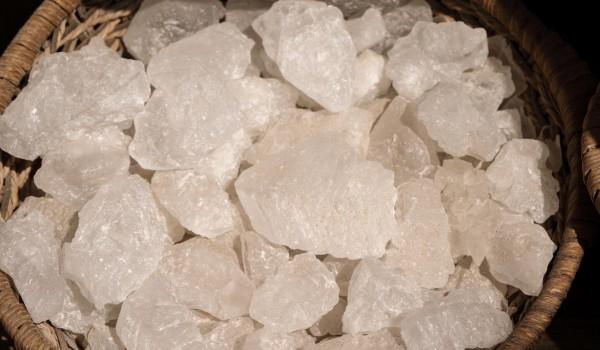 Việc sử dụng chất khử phèn cần phải tuân thủ các quy định, hướng dẫn và an toàn lao động